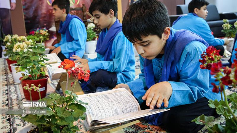 " زندگی با آیهها " پلی برای انس بیشتر با قرآن کریم