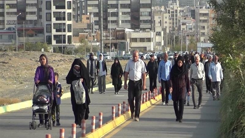 پیادهروی خانوادگی بیرجندیها در مسیر مهر، امنیت و مقاومت