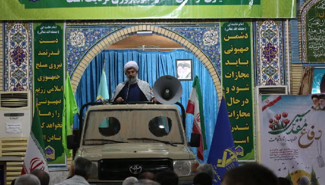 لندکروز جنگی تریبون نمازجمعه خورموج شد