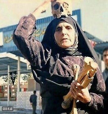 ماجرای عکس معروف مادر شهید با اسکلت فرزند شهیدش