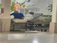 ویدیویی جنجالی از سلف یک دانشگاه در مشهد