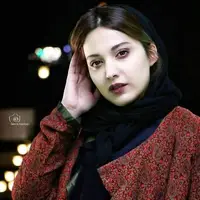 چهره ها/ تیپ پاییزیِ روشنک گرامی به رنگ نسکافه‌ای