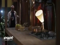 افتو عکس رامبد رو زده به دیوار با دارت میزنه!