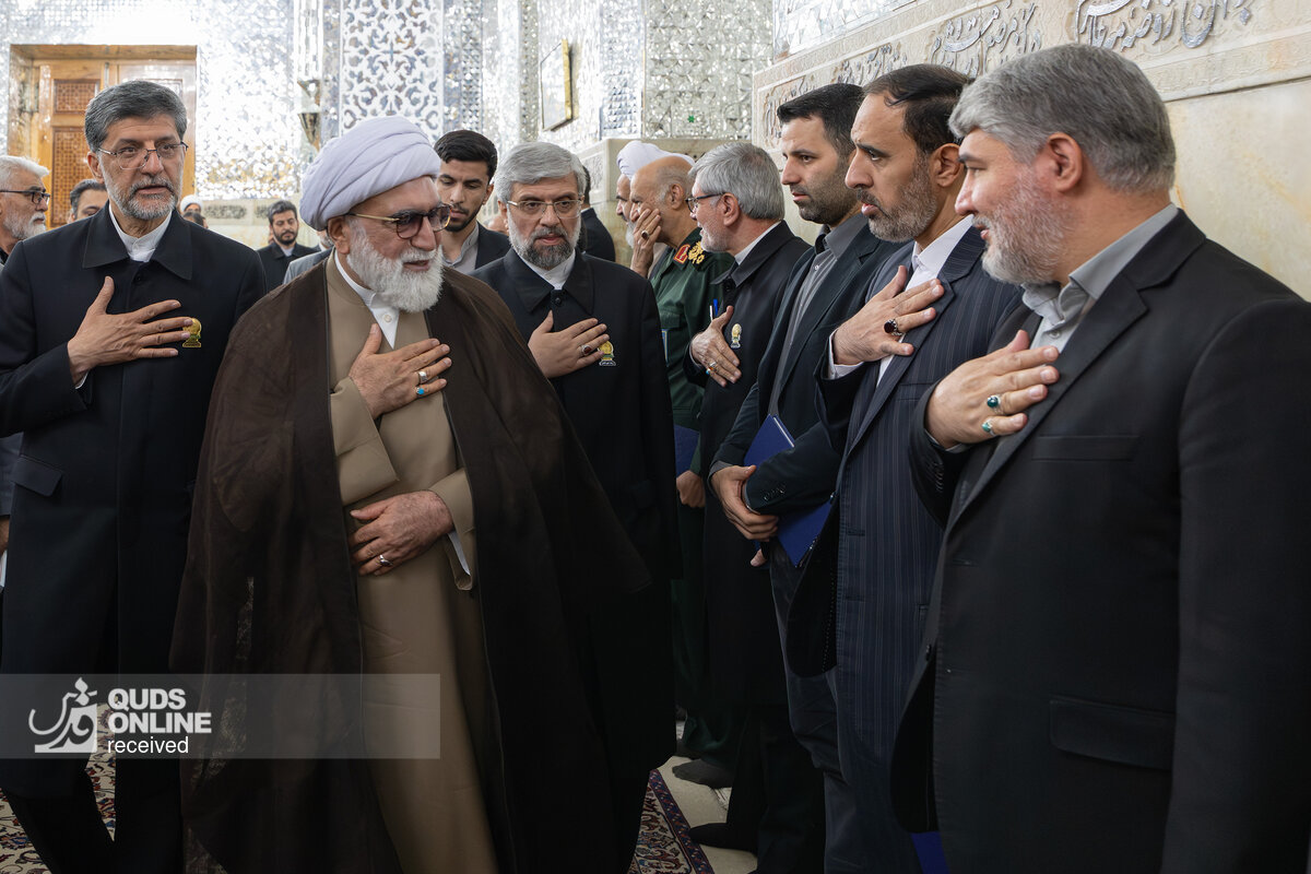 غبارروبی مضجع مطهر امام رضا(ع)