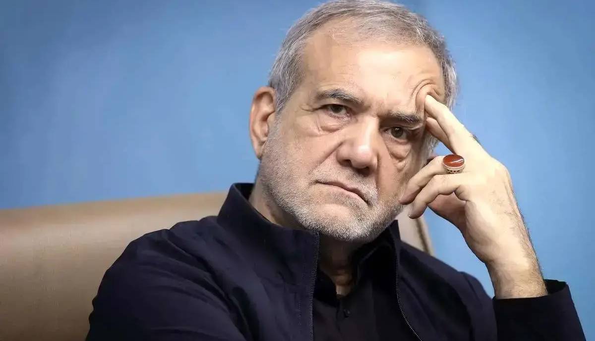 وبسایت اصلاح‌طلب: آقای پزشکیان! استعفا می کنید یا توضیح می دهید؟