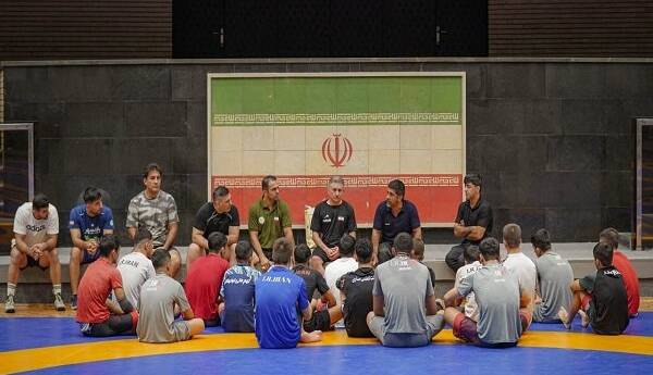 دبیر در دیدار با آزادکاران جوان: هدف نهایی مدال طلای المپیک است