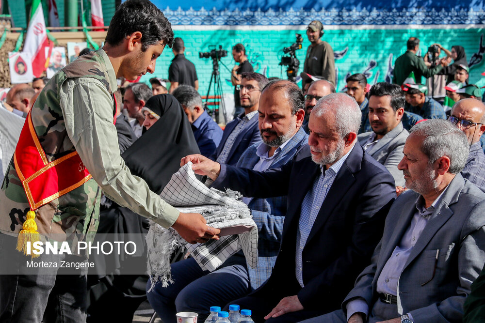آیین نواختن زنگ مقاومت در تهران