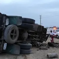 واژگونی مرگبار یک کامیون؛ راننده و شاگرد جان باختند