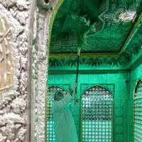 غبارروبی مضجع مطهر امام رضا(ع)