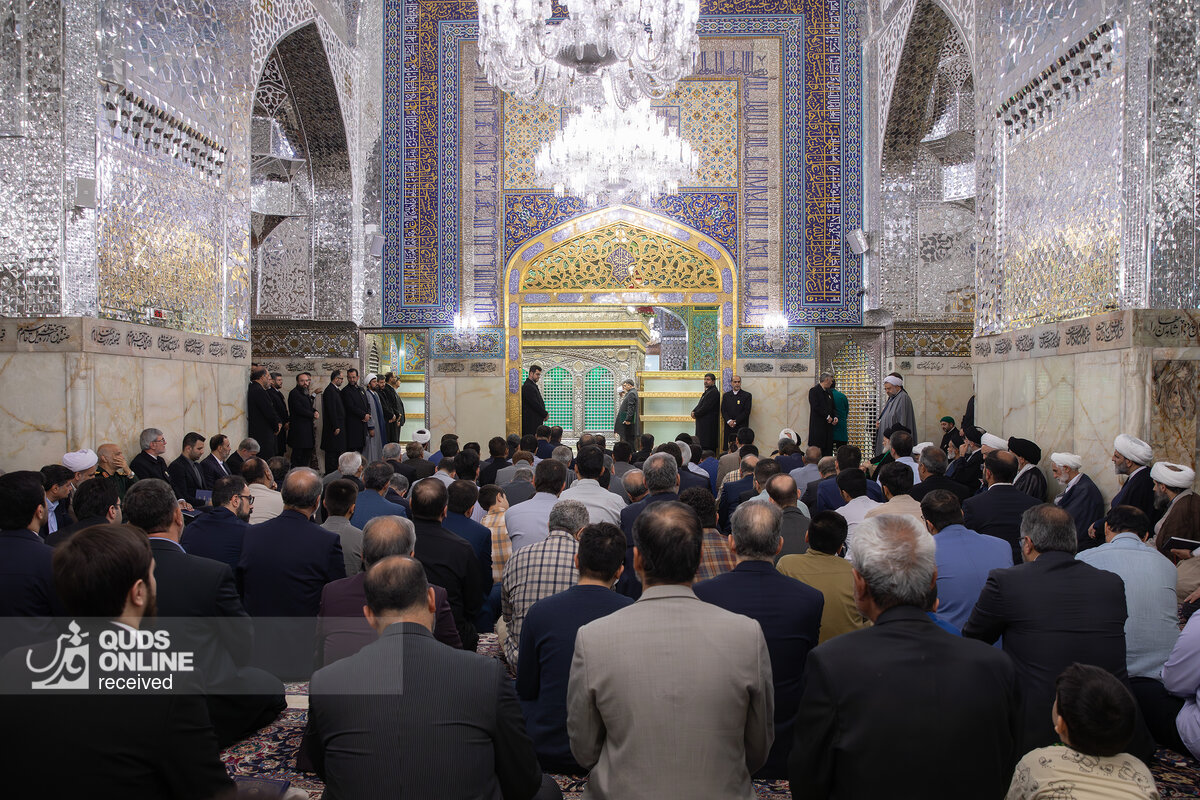 غبارروبی مضجع مطهر امام رضا(ع)