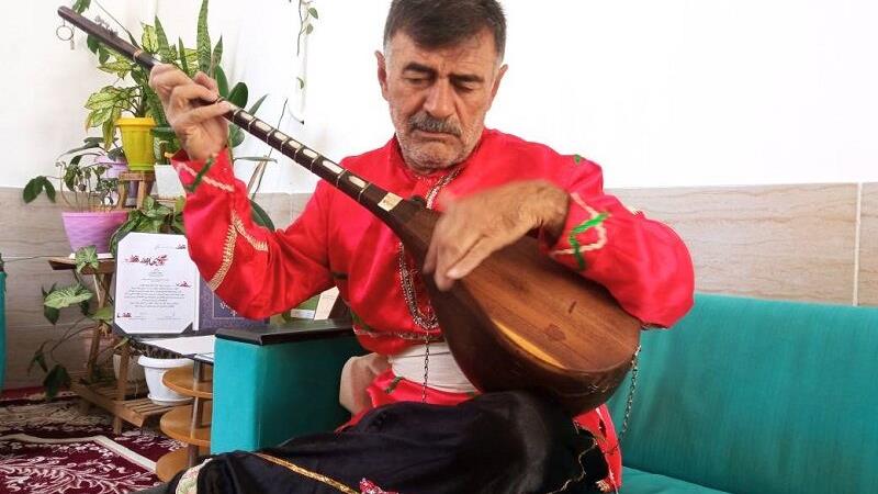 جادوی دوتار در دستان مرد کرمانجزبان خراسان