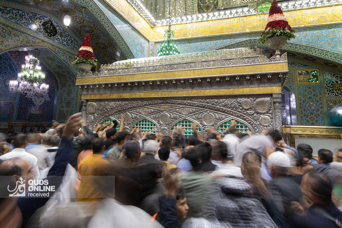 غبارروبی مضجع مطهر امام رضا(ع)