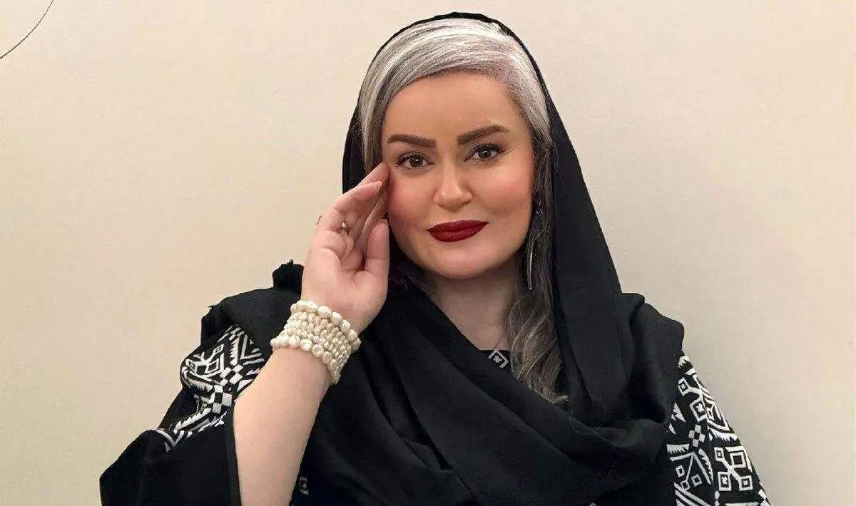 نعیمه نظام دوست به بهرنگ علوی میگه زانو بزن بهم گل بده