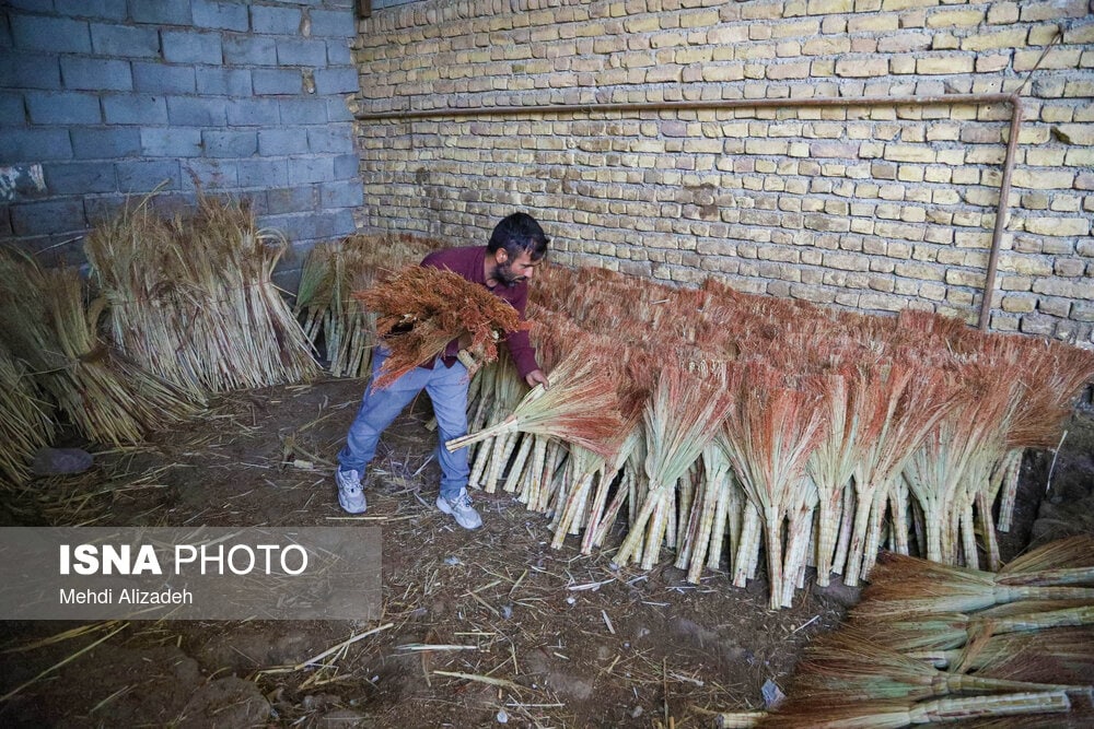 جاروبافی میراثی زنده در روستای «ملاحسن»