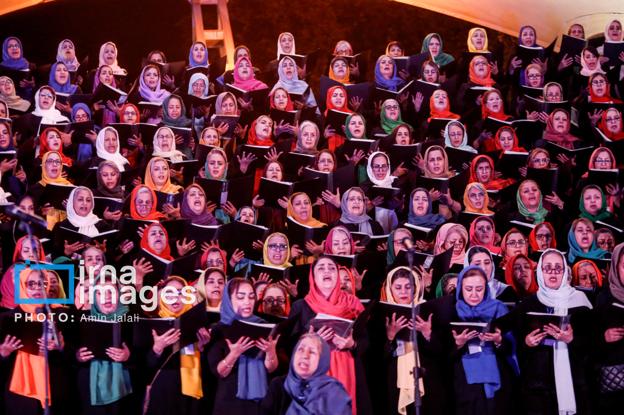 اجرای گروه کُر مادران شهر تهران