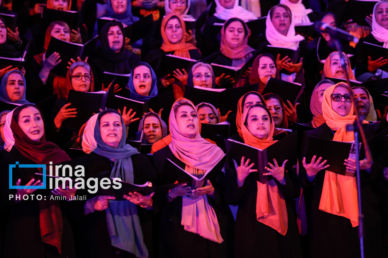 اجرای گروه کُر مادران شهر تهران