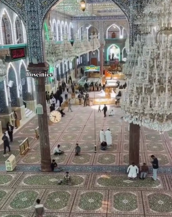 تعویض فرش های حرم امام حسین(ع)