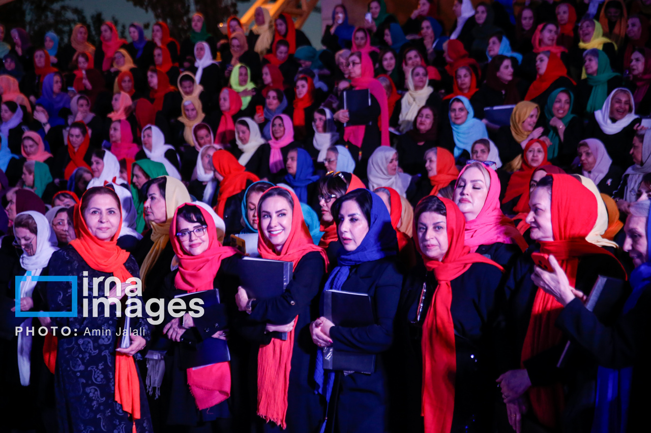 اجرای گروه کُر مادران شهر تهران