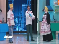 هدیه نعیمه نظام دوست به نیما شعبان نژاد، یک گیتار کوچک