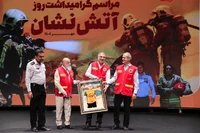 آتش‌نشانان رئیس‌جمهور را در روز تولدش غافلگیر کردند