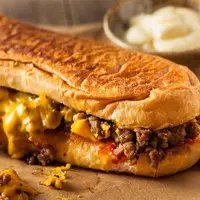 طرز تهیه ساندویچ گوشت و پنیر، خوشمزه و آسان