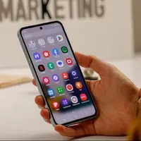 گوشی میان‌رده پرفروش سامسونگ به One UI 8 آپدیت شد