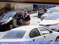 لحظه سرقت وحشیانه گردنبند یک زن جوان
