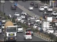 واژگونی خودرو روی پل