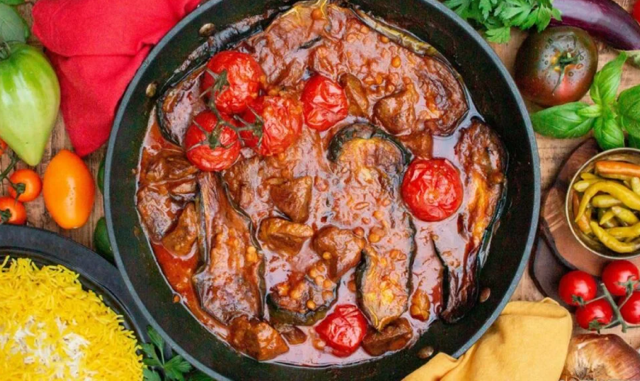 طرز تهیه خوراک گوجه بادمجان ساده با طعمی بی‌نظیر