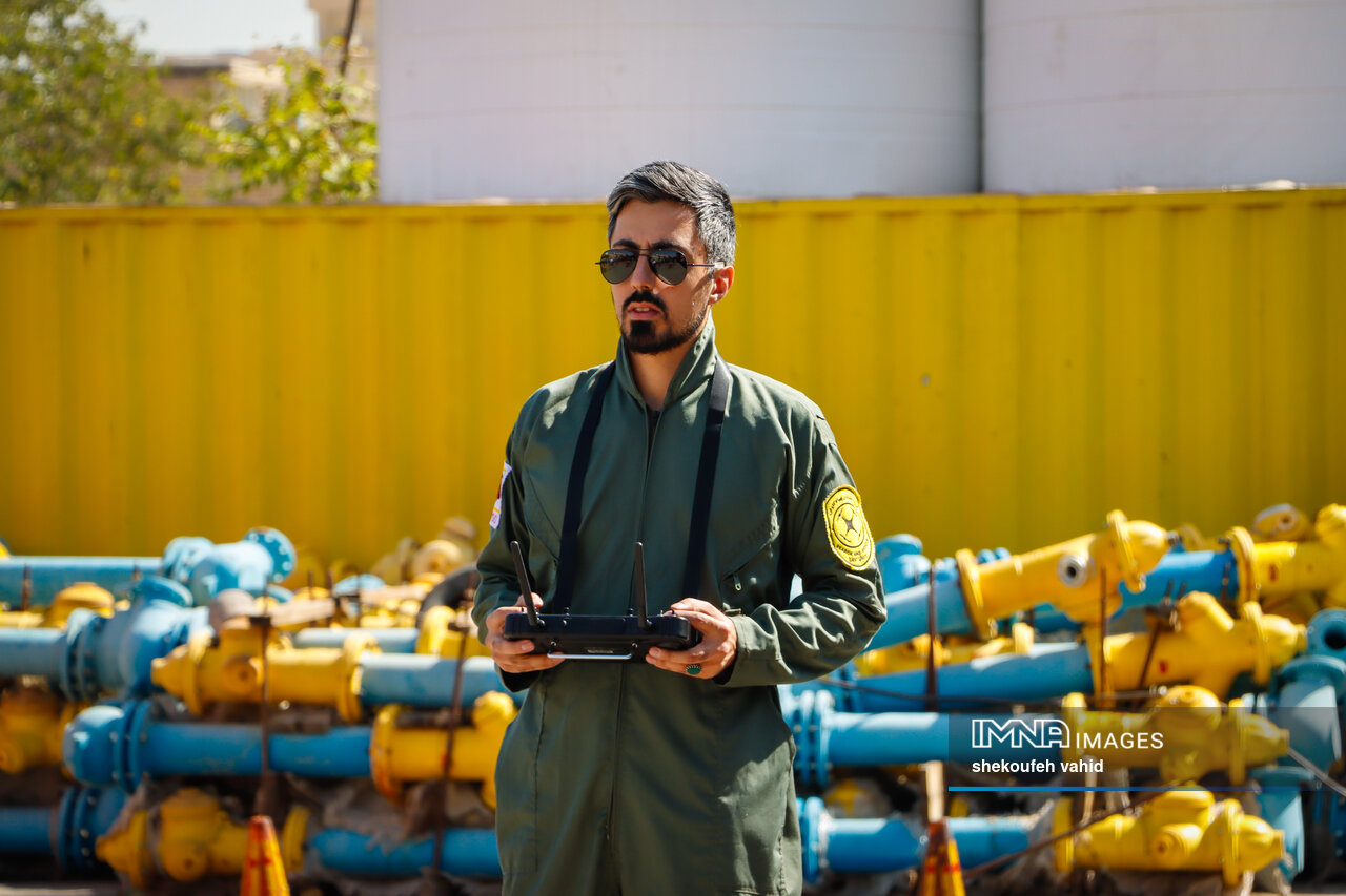 رونمایی از پهپاد و ربات اطفای حریق در اصفهان