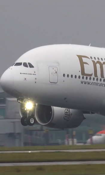 تیک آف هواپیمای غول پیکر A380