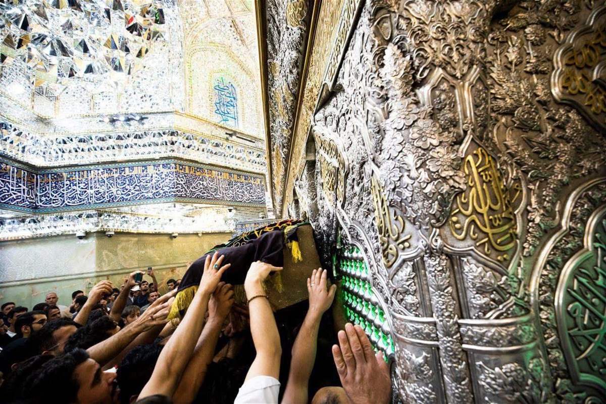 عکس/ تشییع پیکر همسر آیت‌الله سیستانی در کربلا