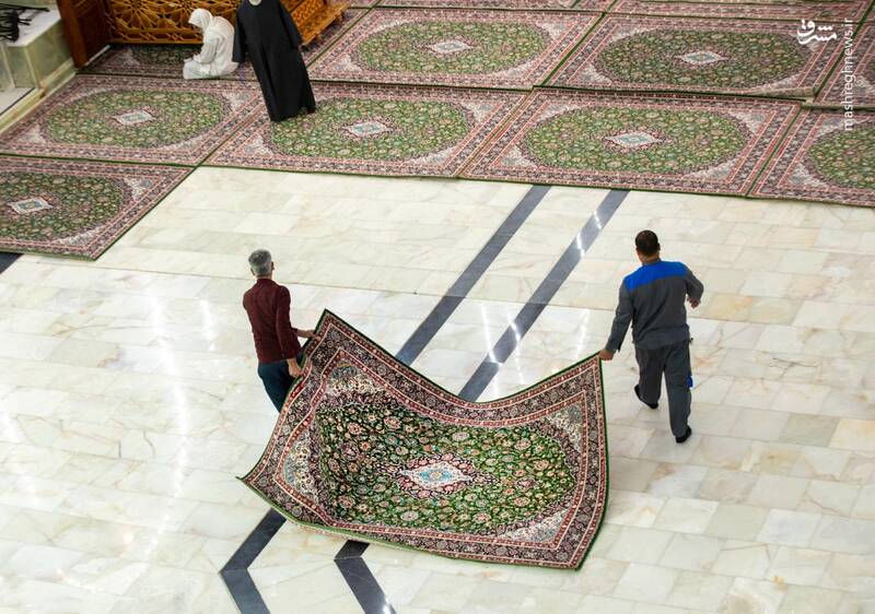 تعویض فرش‌های حرم امام حسین(ع)