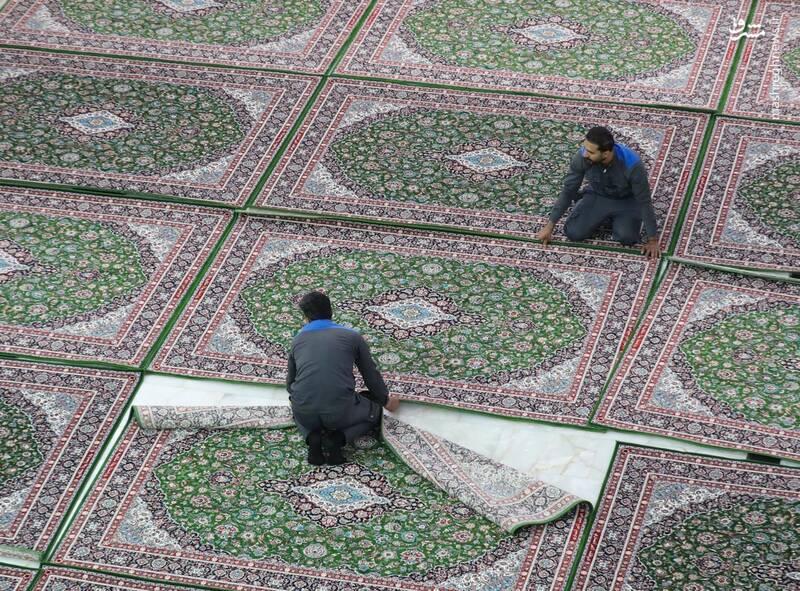 تعویض فرش‌های حرم امام حسین(ع)
