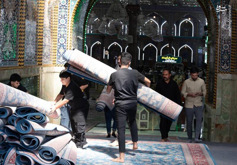 تعویض فرش‌های حرم امام حسین(ع)