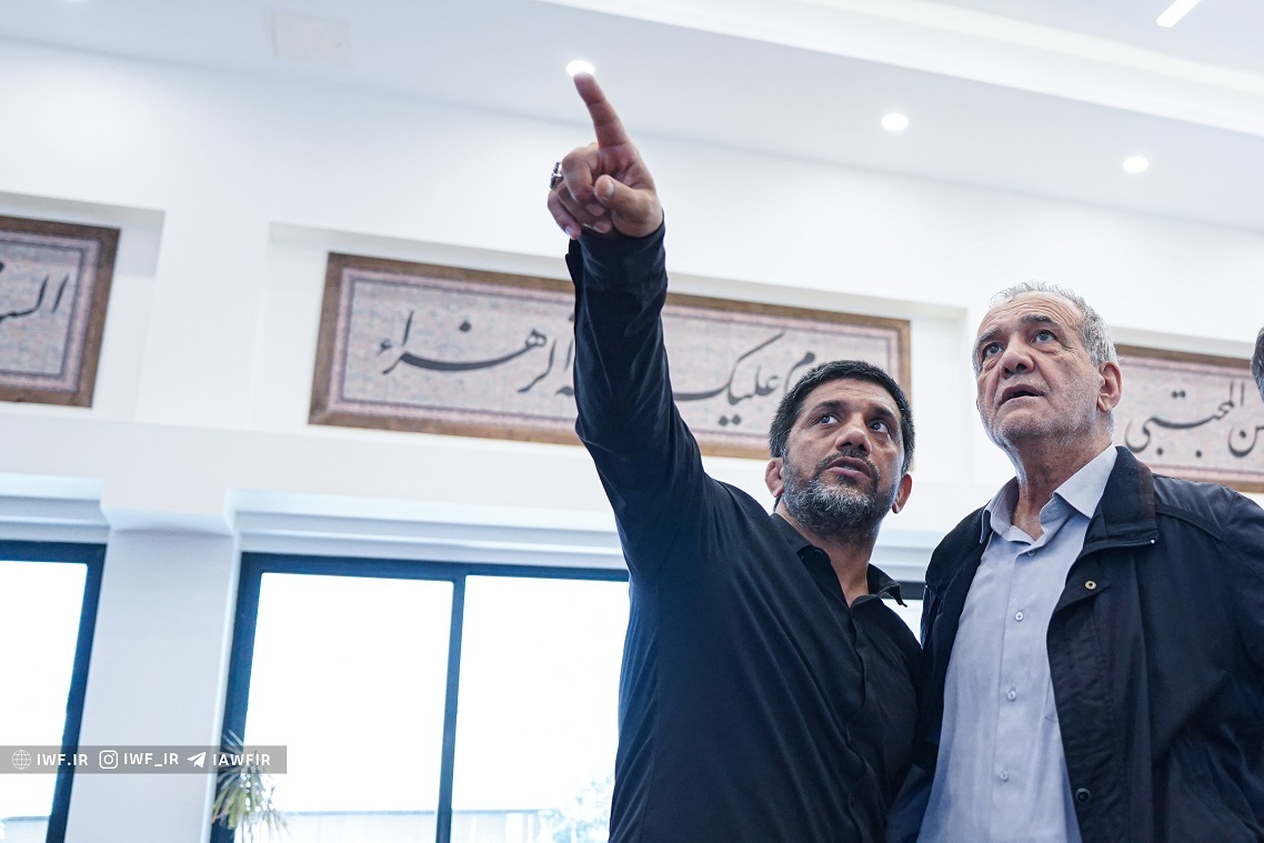 شوخی پزشکیان با دبیر؛ کتت رو نگذاشتن بپوشی بیای؟