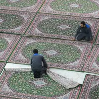 تعویض فرش‌های حرم امام حسین(ع)
