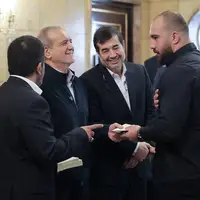 کشتی گیران عرقشان خشک نشده، مزد خود را از رئیس جمهور گرفتند