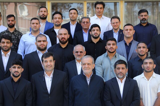 پزشکیان: با روحیه ملی پیش برویم، مانعی سد راه پیشرفت ایران نیست