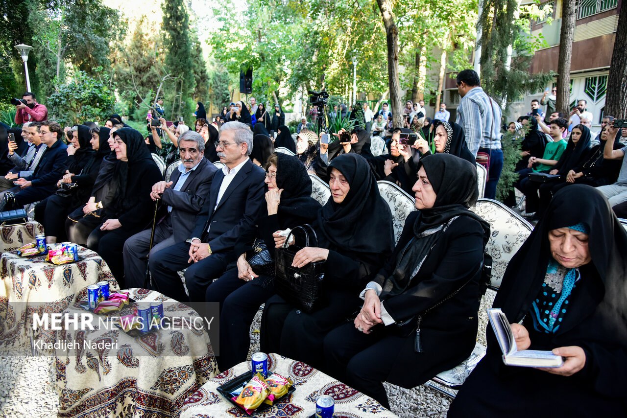 عکس/ مراسم چهلمین روز درگذشت استاد محمود فرشچیان در اصفهان