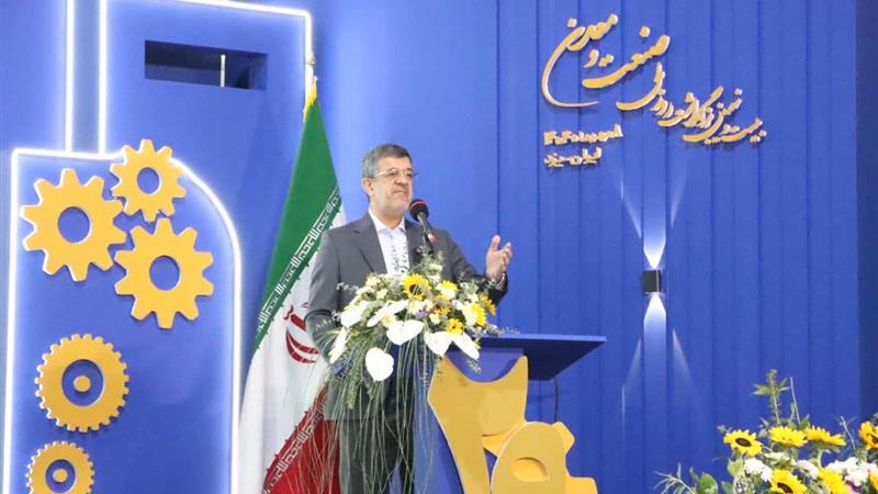 استاندار: صنعتگران یزد، نقش کلیدی در توسعه اقتصادی دارند