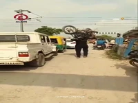 بی حوصلگی جوان هندی سوژه خنده شد!