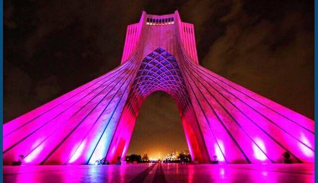 برج آزادی امشب صورتی می‌شود