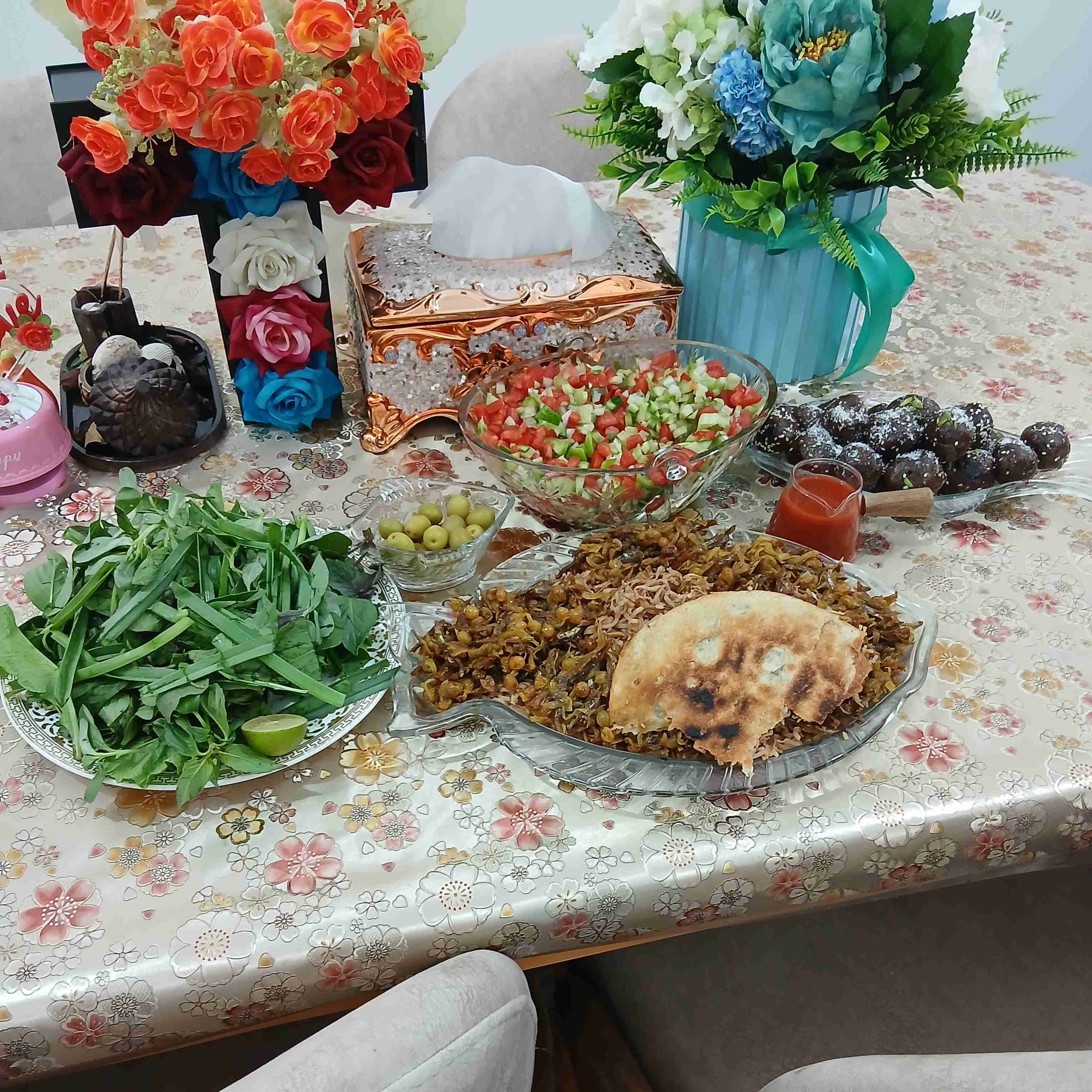 نهارخوشمزه امروزمون رشته باموتوومخلفات،نوش نگاه پرمهرتون 😋😋🌺🌺🌹خسروشکیبایی حرف قشنگی میزنه؛عمرباارزش ترین دارایی آدمه،اگه کسی برات وقت گذاشت یعنی داره ازارزشمندترین غیرقابل تکرارترین چیزی که داره خرجت میکنه،پس قدرشوبدون....💫💫🌺🌺🌹💫💫دست‌پخت نازبانوی عزیزومهربون خونم 😋😘😍🥰🫶❤️🤍💞💓🌺🌹😘🫶