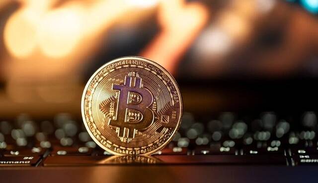 بیت‌کوین اوج گرفت