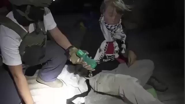 لحظه دستگیری گرتا تونبرگ و فعالان کاروان صمود
