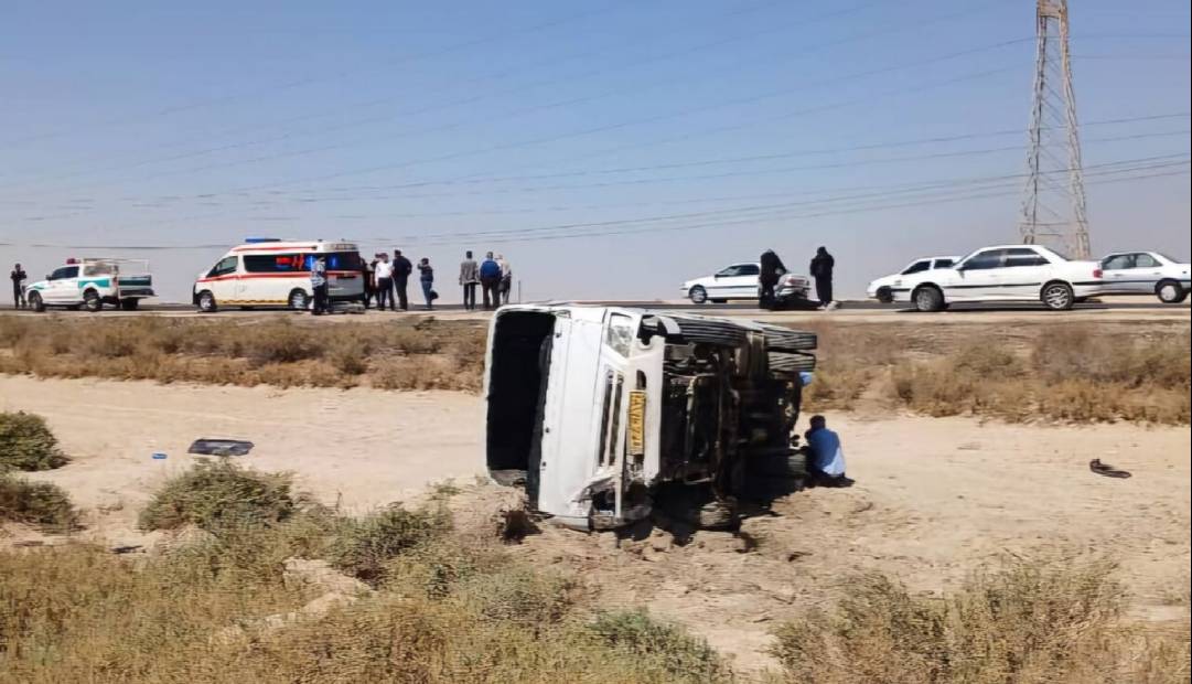 انحراف مینیبوس در جاده آبادان به ماهشهر ۲۴ مصدوم بر جا گذاشت