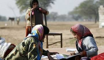 بیش از ۹۰۰ هزار دانش‌آموز بازمانده از تحصیل داریم