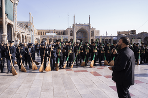 عکس/ جاروکشی حرم اخت‌الرضا(س) با حضور خادمان آستان قدس رضوی