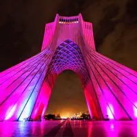 برج آزادی صورتی می‌شود